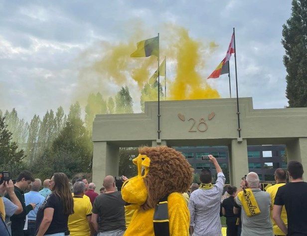 Berchem Sport eert supporters met onthulling gerestaureerde&nbsp;erepoort